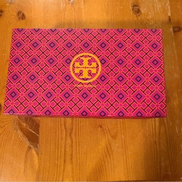 Tory Burch Patos Flat Sandal in Spark Gold. Size 6M. NEW! - Picture 11 of 12